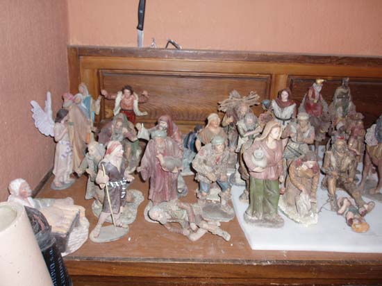 061202 33 Figuras espuestas