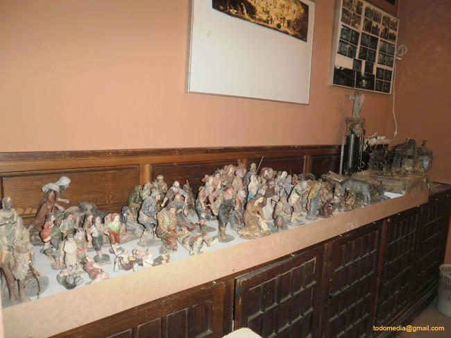 111127 (05) Figuritas colocadas por tamanos y expuestas