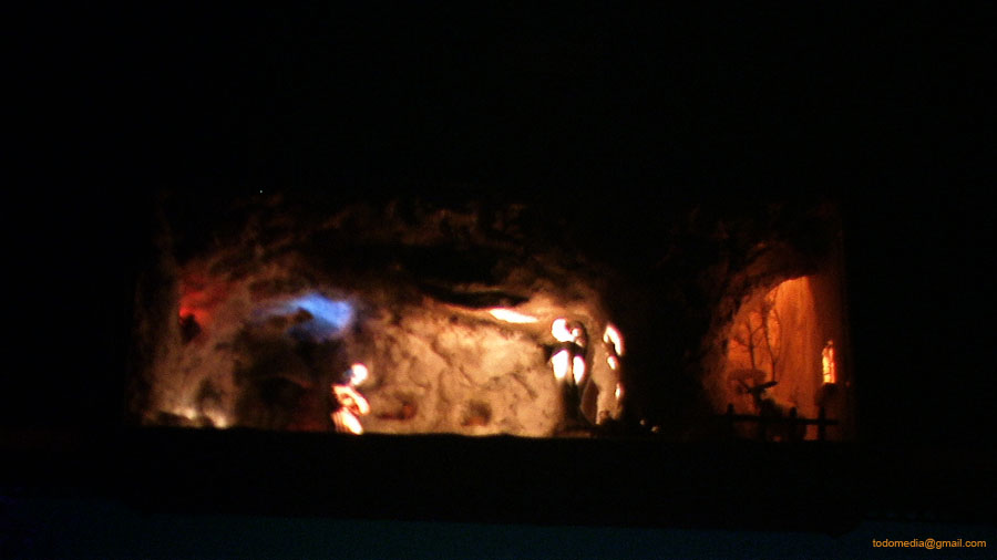 121219 Suelo grutas (01) Ajustando luces de diorama y toda la noche